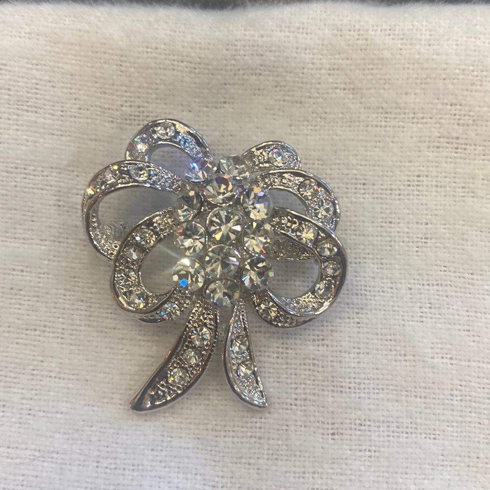 Fashion pin